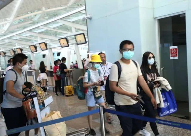 印尼巴厘岛旅游业遭灭顶之灾，仍有中国游客滞留当地