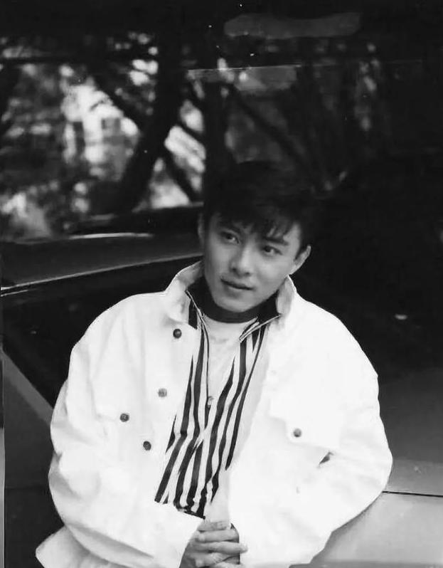 1998年，张卫健“被骗”4.5亿后剃光头，TVB：你脸上没毛，不值钱