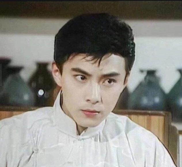 1998年，张卫健“被骗”4.5亿后剃光头，TVB：你脸上没毛，不值钱