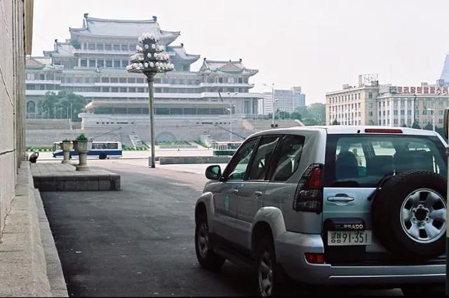 直击：朝鲜街头三大“豪车”背后的故事