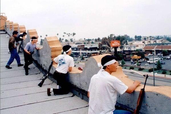 美国抗议持续发酵，屋顶上的韩国人，为什么这么生猛