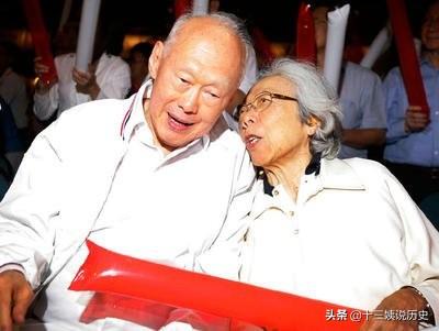 新加坡国民70%是华人，为何废除汉语？李光耀：除非华人将我打倒