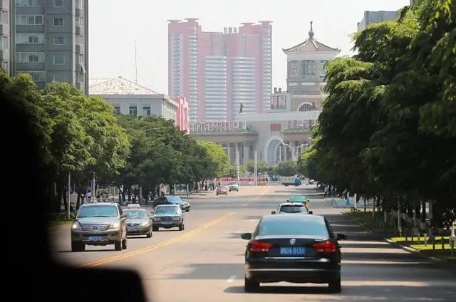 直击：朝鲜街头三大“豪车”背后的故事