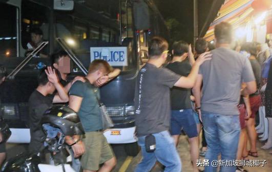 解封前，新加坡警察進行了八天“掃黃”，他們沒有遵守安全距離？