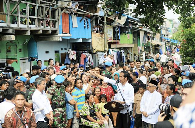 印尼骚乱8死737伤：仇华谣言蔓延，华人有的在家避难，有的被迫出国