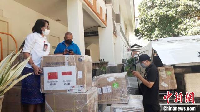 印尼确诊新冠肺炎超万例 中国各地持续援助医疗物资