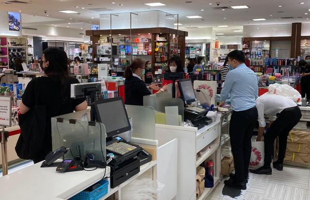 新加坡6月零售销售额增长51.1％ 同比降幅缩小