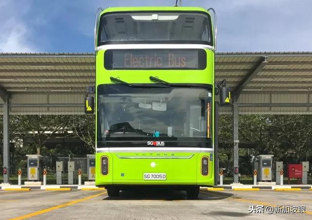 酷！新加坡首批用電的巴士，正式在路上行駛
