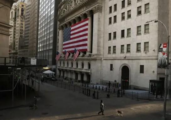 美国经济鬼城现象加剧，7千亿美债或被抛，万亿美元或将流入中国