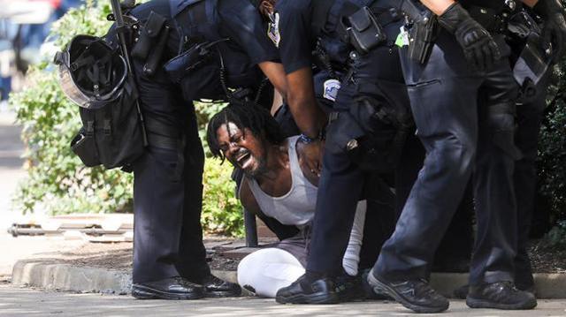 美国抗议冲突不断，流血事件再次发生！特朗普宣称：只有武力能解决