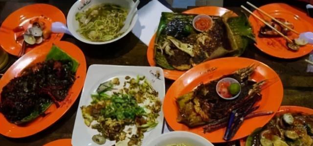 幾乎不做飯的新加坡人，靠什麽生活？得知原因，網友：太羨慕了