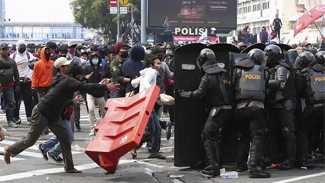 10月8日，印尼爆发大规模抗议活动，对国家出台的新法案表示不满
