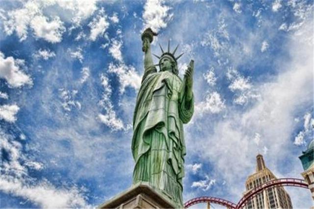 新加坡将解除对华入境限制，美国也想行动，赴美游客数已暴跌80%
