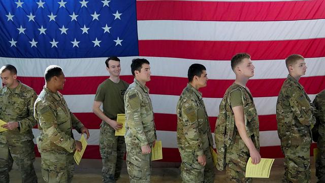 美国会驳回国防授权法否决,特朗普总统任期时日不多,墙倒众人推