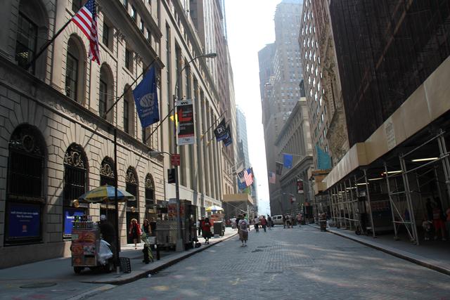 美国急需大笔资金刺激经济,特朗普为何迟迟不批准?