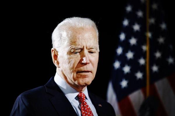 美国人逃过一劫!特朗普终于签署纾困法案,美国政府差点就关门了