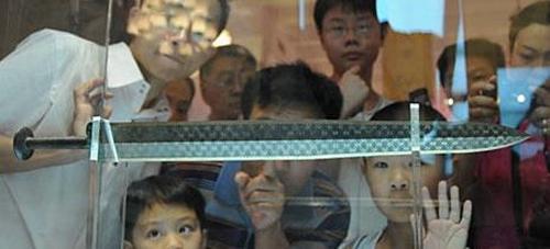 1993年越王劍在新加坡受損，永遠不能修複，從此禁止出境展覽