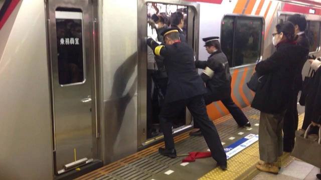 日本“打工人”上热搜：超三成年轻公务员加班超“过劳死”线