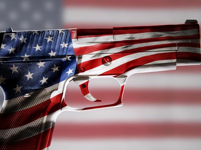 美国坐在火药桶上,右翼军事组织拿起枪杆子,拜登最担心事态发生