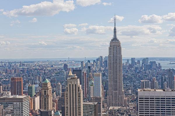 传来两个坏消息:特朗普发文吸引眼球,美国帝国大厦遭炸弹威胁