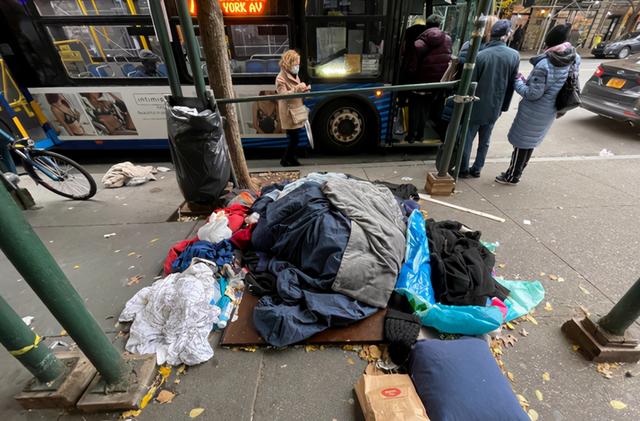 美国会通过9000亿美元救助法案,特朗普称“这是耻辱”