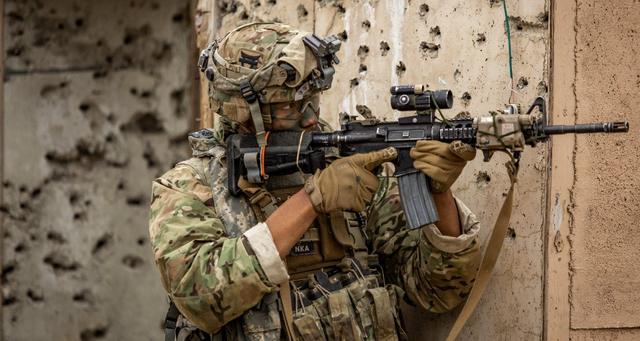 美国会驳回国防授权法否决,特朗普总统任期时日不多,墙倒众人推