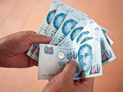 新加坡兑人民币汇率暴跌至4.86X，人回不去，钱也回不去了