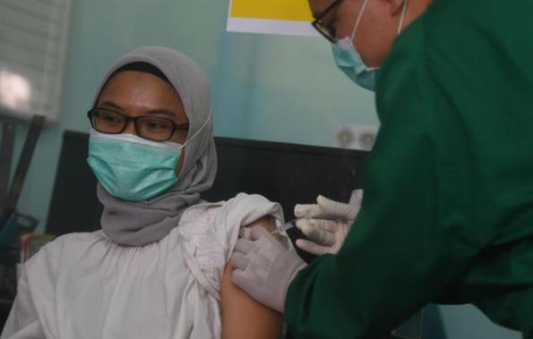 中国疫苗“遍地开花”！印尼官宣一重大消息，总统第一个接种疫苗
