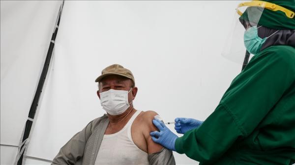 印尼开始给老年医务人员接种中国新冠疫苗