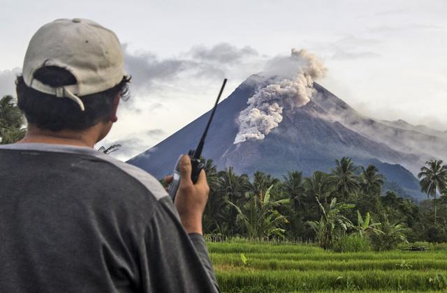 印尼：喷发的默拉皮火山