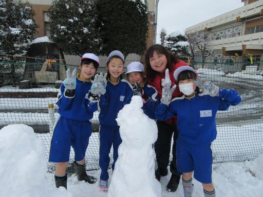 要风度不要温度，下雪天穿短裤！日本人不怕冷吗？