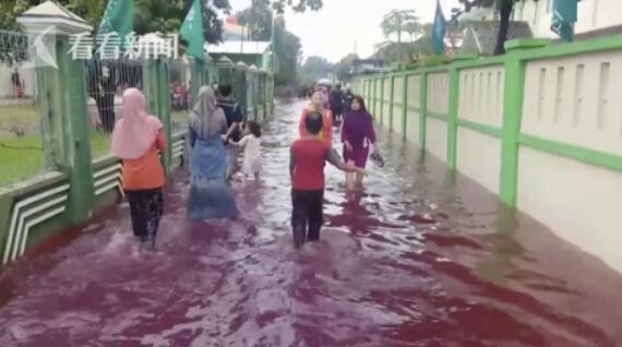 印尼蜡染厂被洪水淹没 村庄沉浸在“血海”之中