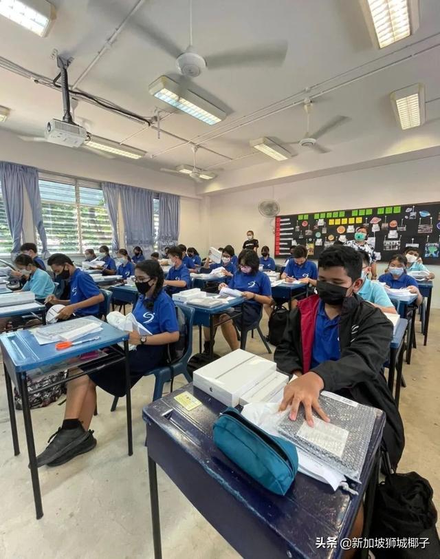 新加坡這間中學給每個學生發全新iPad！“貴校還收人嗎？”