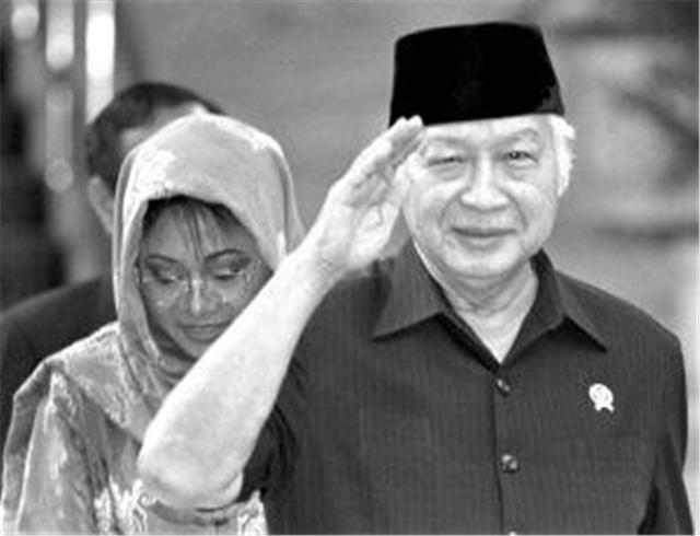 从1965年到1998年：印尼两次屠杀华人背后的政治内幕