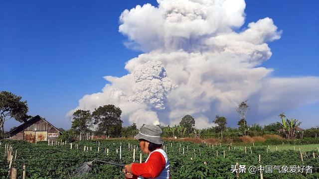 印尼火山喷发，灰云达万里高空！网友担心：会全球变冷动物灭绝？