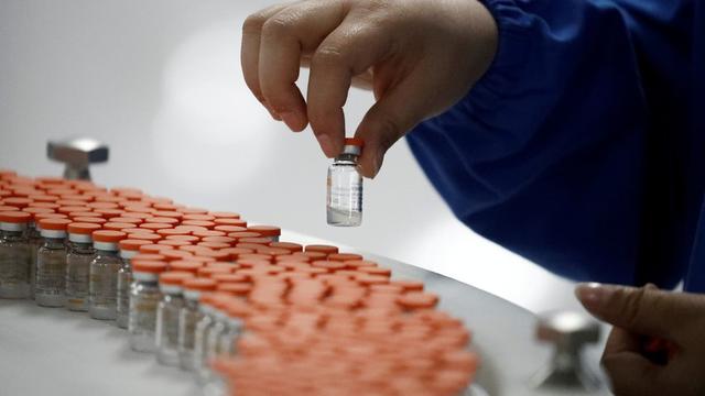 印尼做出坚定选择，900万人将接种中国疫苗，外媒：中国这波赢了