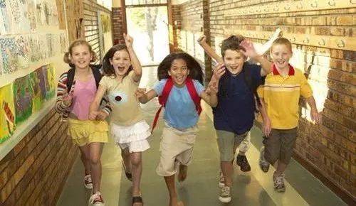 低龄儿童留学 住校、寄宿家庭、陪读该怎么选