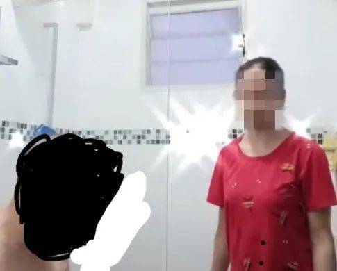 新加坡一女佣竟然把为年长雇主冲澡拍成小视频,上传到抖音海外版,引发众怒