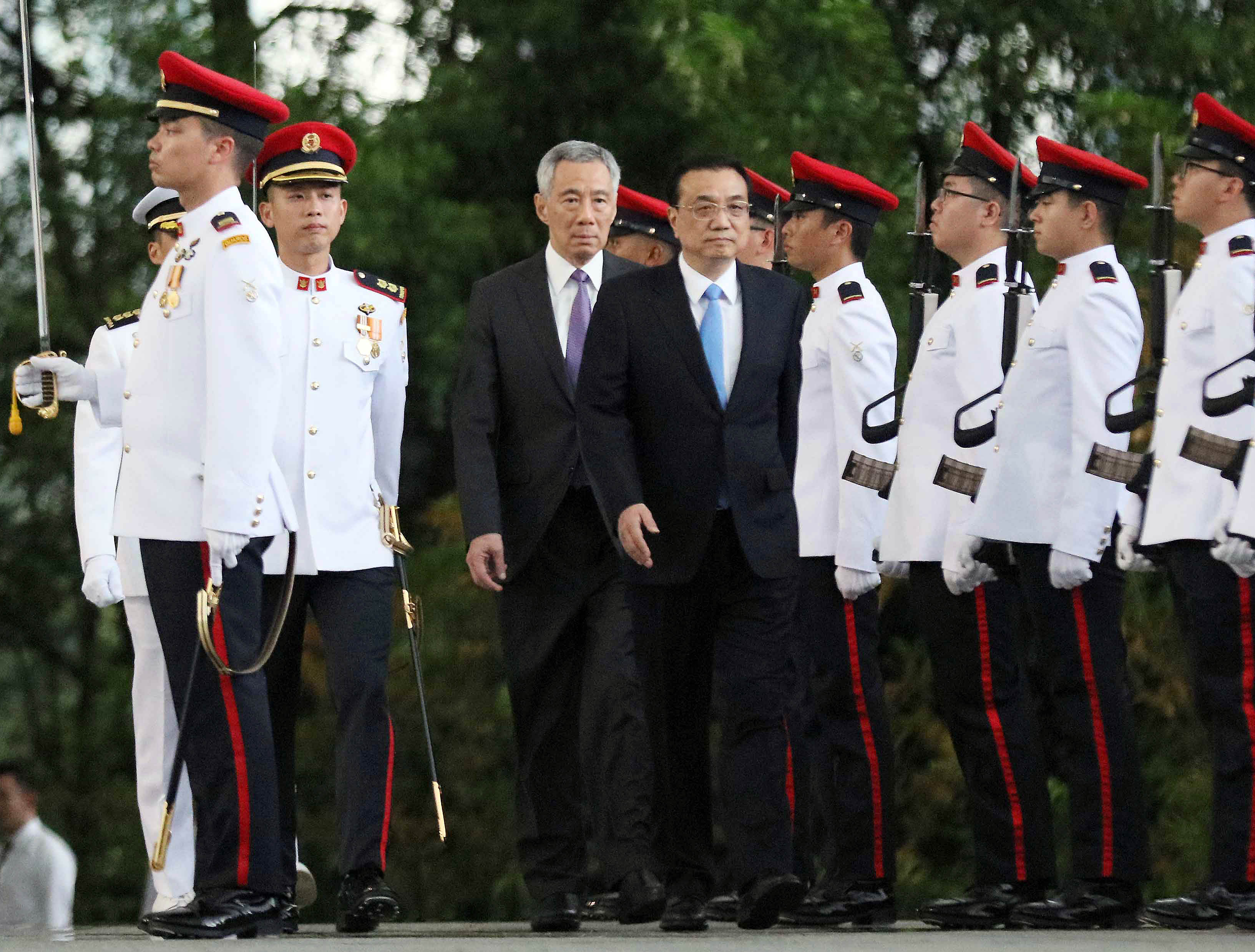 新加坡总理李显龙在总统府会见到访的中国国务院总理李克强