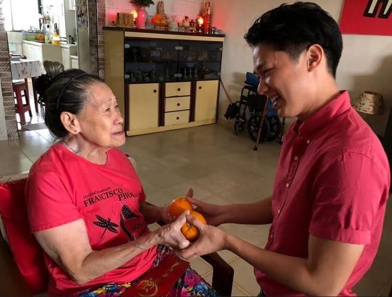 陈之财家规严厉 儿女大年初一 向长辈跪拜说吉祥话