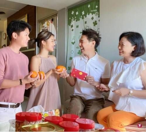 陈之财家规严厉 儿女大年初一 向长辈跪拜说吉祥话