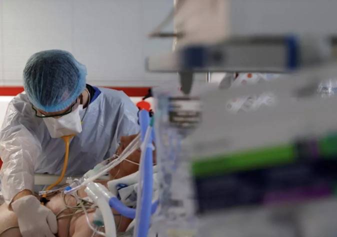 100多个华人、留学生感染！中国多个大使馆发布通知：双阴证明才能登机