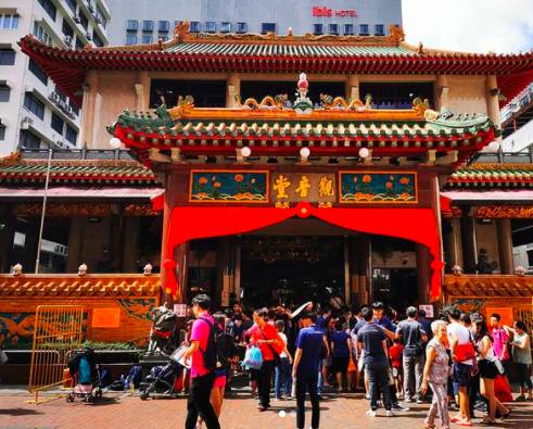 在新加坡过年，就去这十大香火最旺的寺庙祈福吧！据说有求必应哦