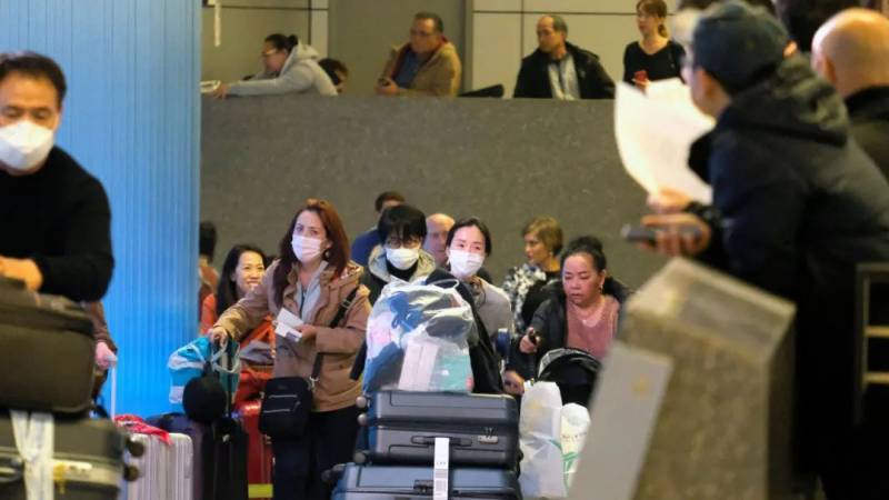 100多个华人、留学生感染！中国多个大使馆发布通知：双阴证明才能登机