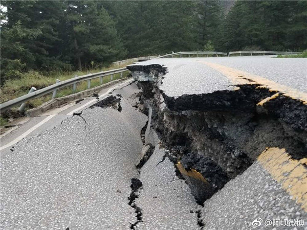 20170809-Jiuzhaigou Earthquake road damage.jpg