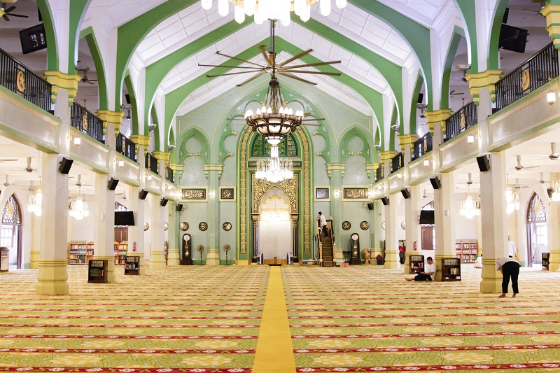 Sultan Mosque Prayer Hall.jpg