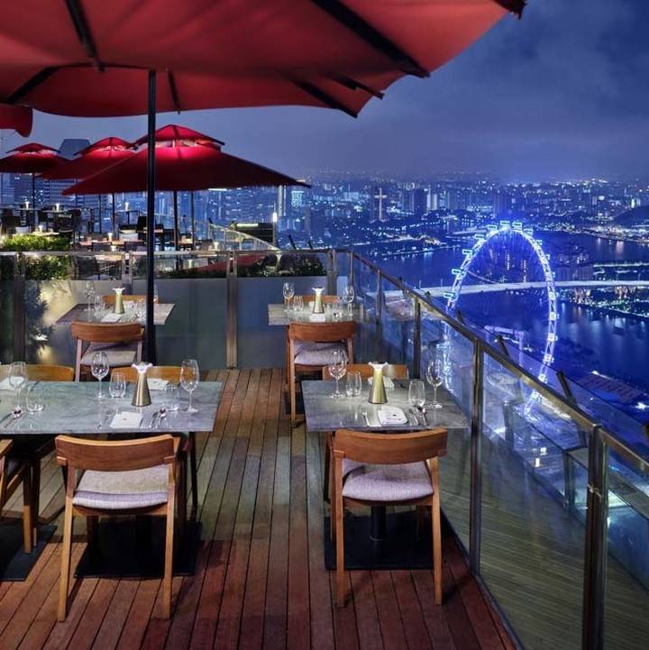 滨海湾金沙空中酒吧，晚餐新据点🍽 11月促销，人均S$25，体验味觉视觉双重愉悦