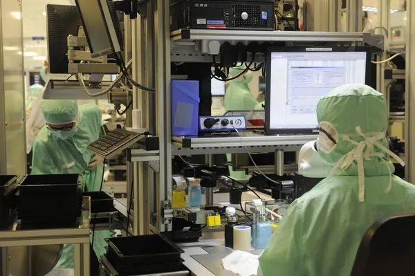 新加坡11月份制造业产值回升，年比增长17.9%