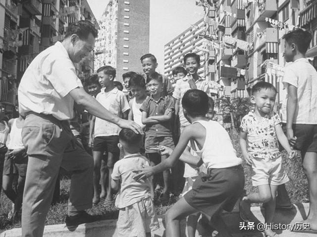 印度记者提一问,李光耀:没人可以改变它,我不行,尼赫鲁也不行