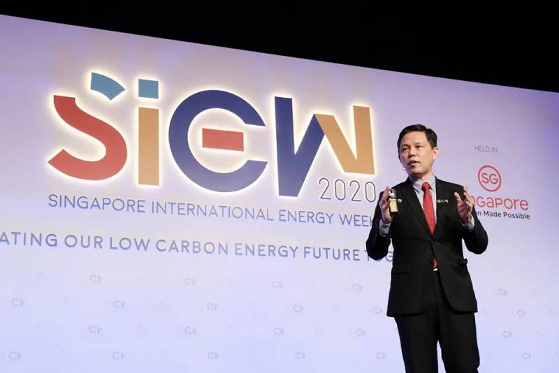 新加坡试行大型活动国际能源周，贸工部长亲自体验快速抗原检测，15分钟出结果